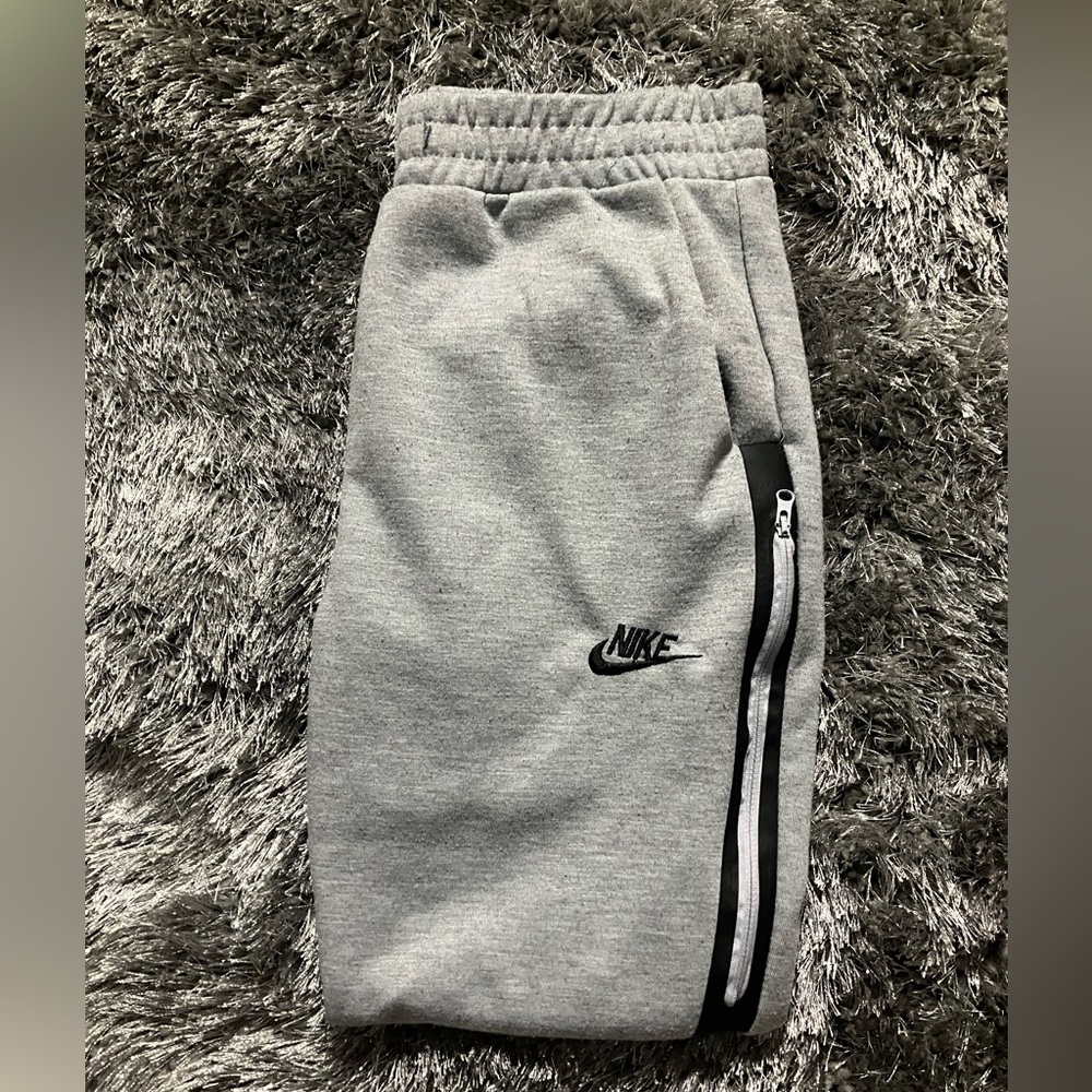 Gray Nike joggers (S)